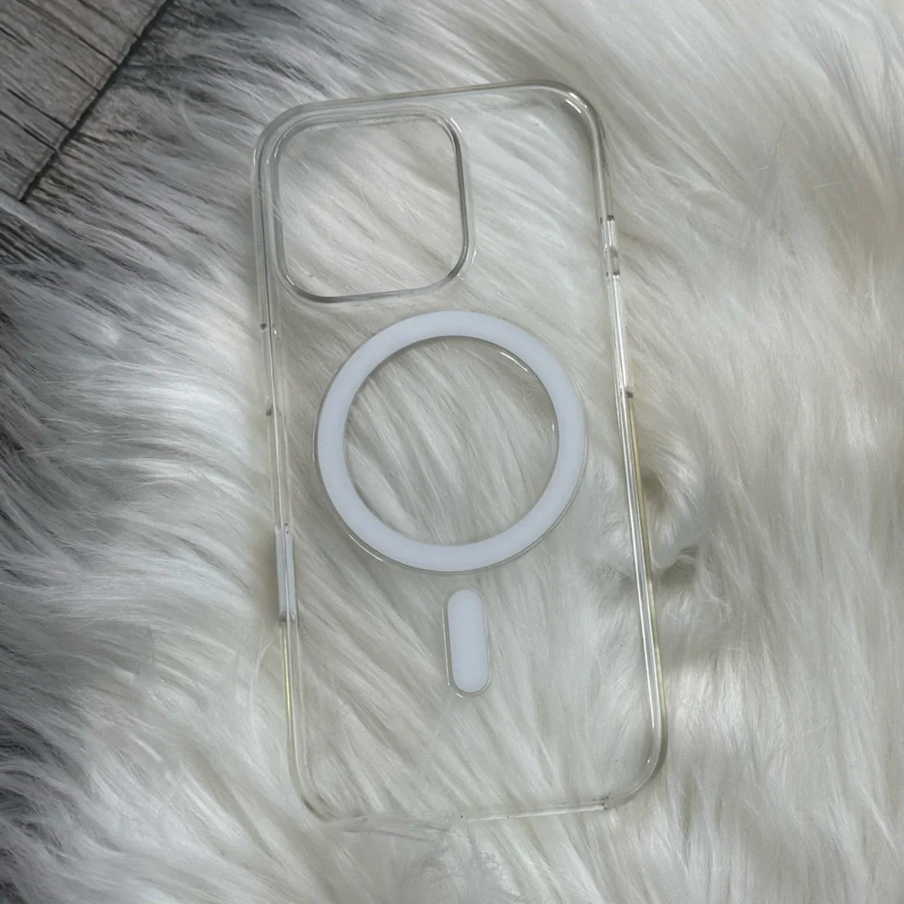 Apple Clear Case with MagSafe for iPhone 16 Pro